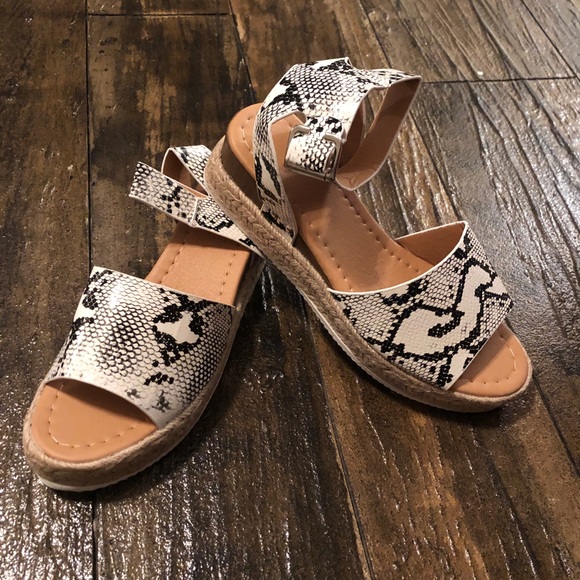 Snake Print Strappy Platform Sandal - Picture 2 of 2